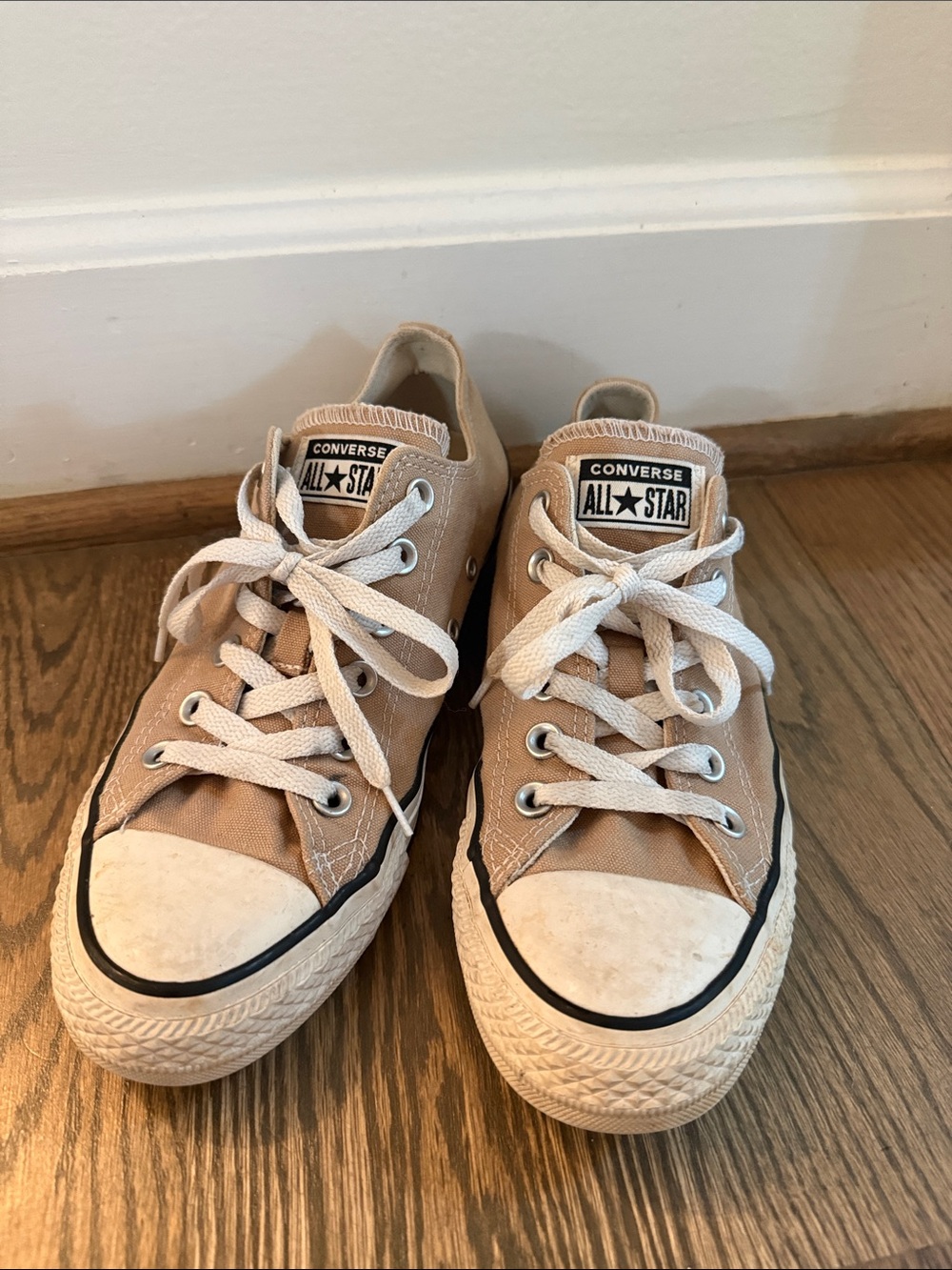 Converse Low Top Sneakers in Beige and White